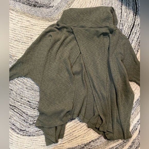 FP BEACH Cowl Neck Swing Waffle Top with Split Back - Picture 4 of 5